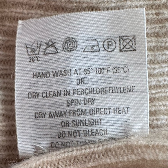 Lyle & Scott 100% Super Lambwool Women’s Sweater Vest, Size S-M - Picture 11 of 12